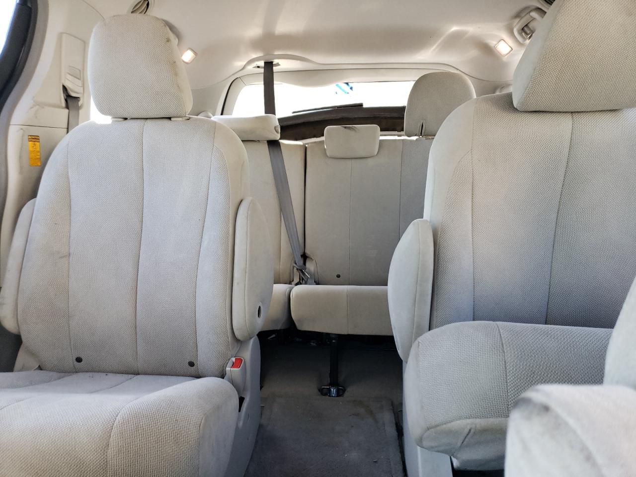 2014 Toyota Sienna - Image 10