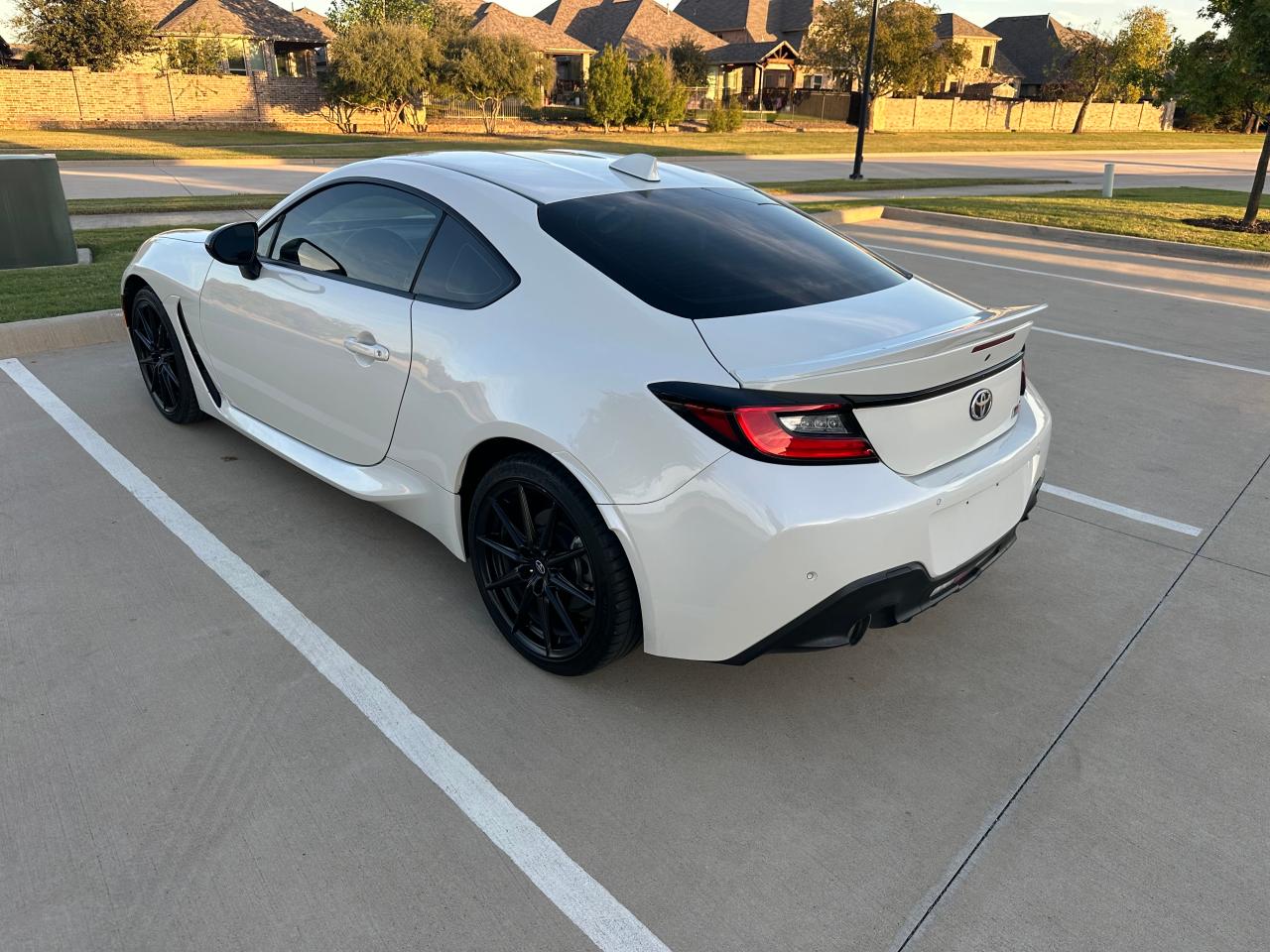 2022 Toyota GR 86 - Image 3