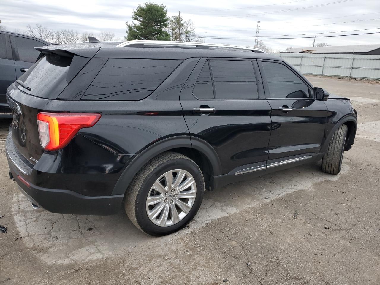 2022 Ford Explorer - Image 3