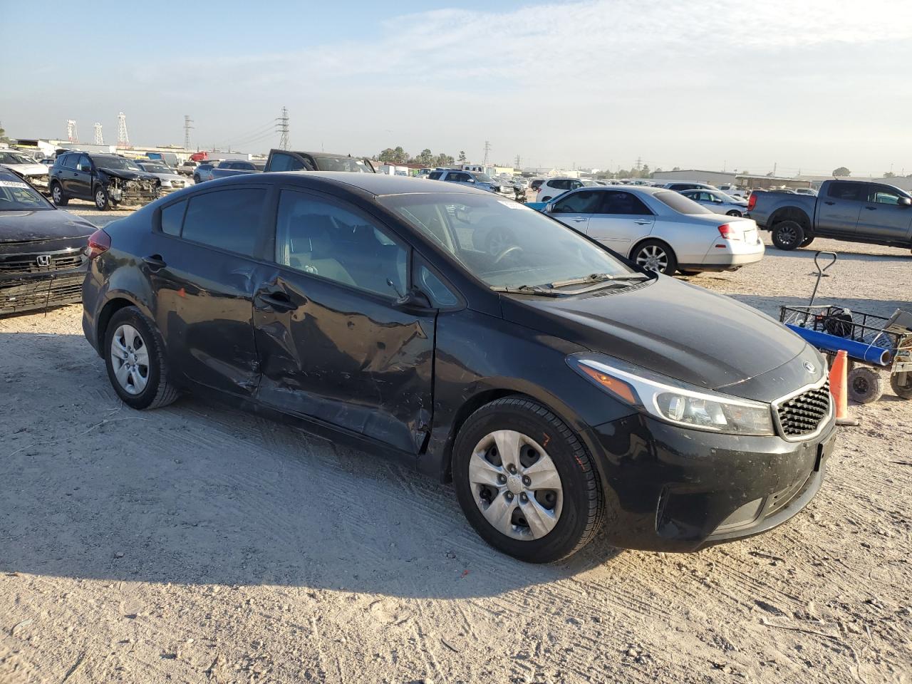 VIN 3KPFK4A75JE209525 2018 KIA FORTE no.4