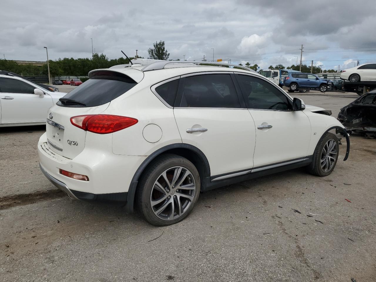 2017 Infiniti QX50 - Image 3