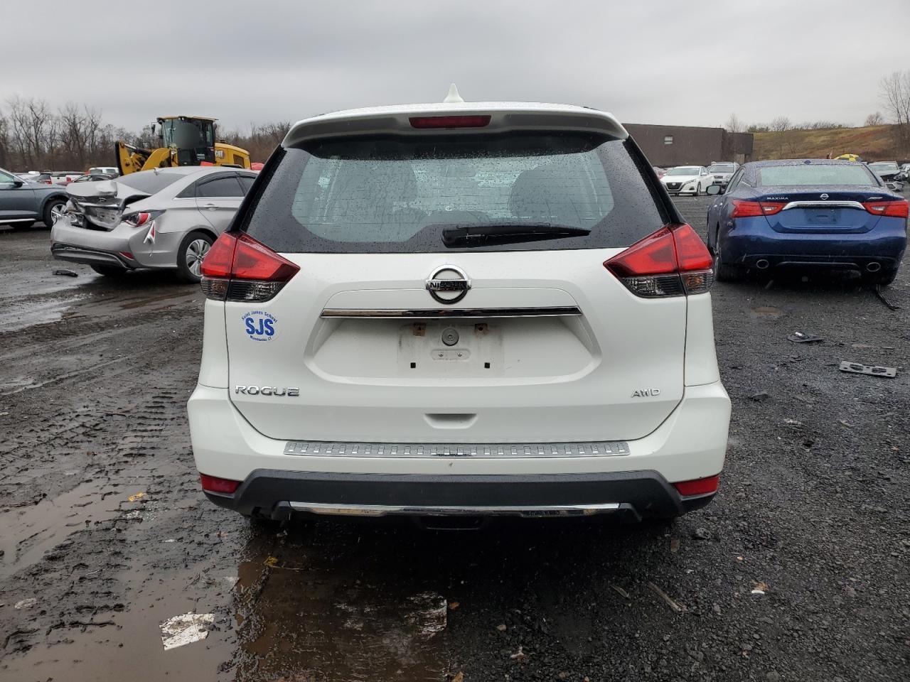 2017 Nissan Rogue - Image 6