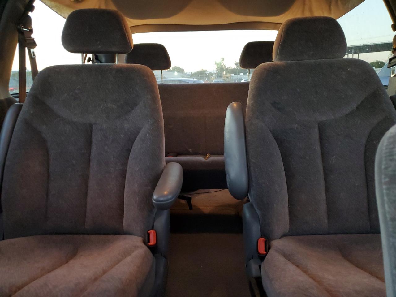 2000 Dodge Caravan - Image 10
