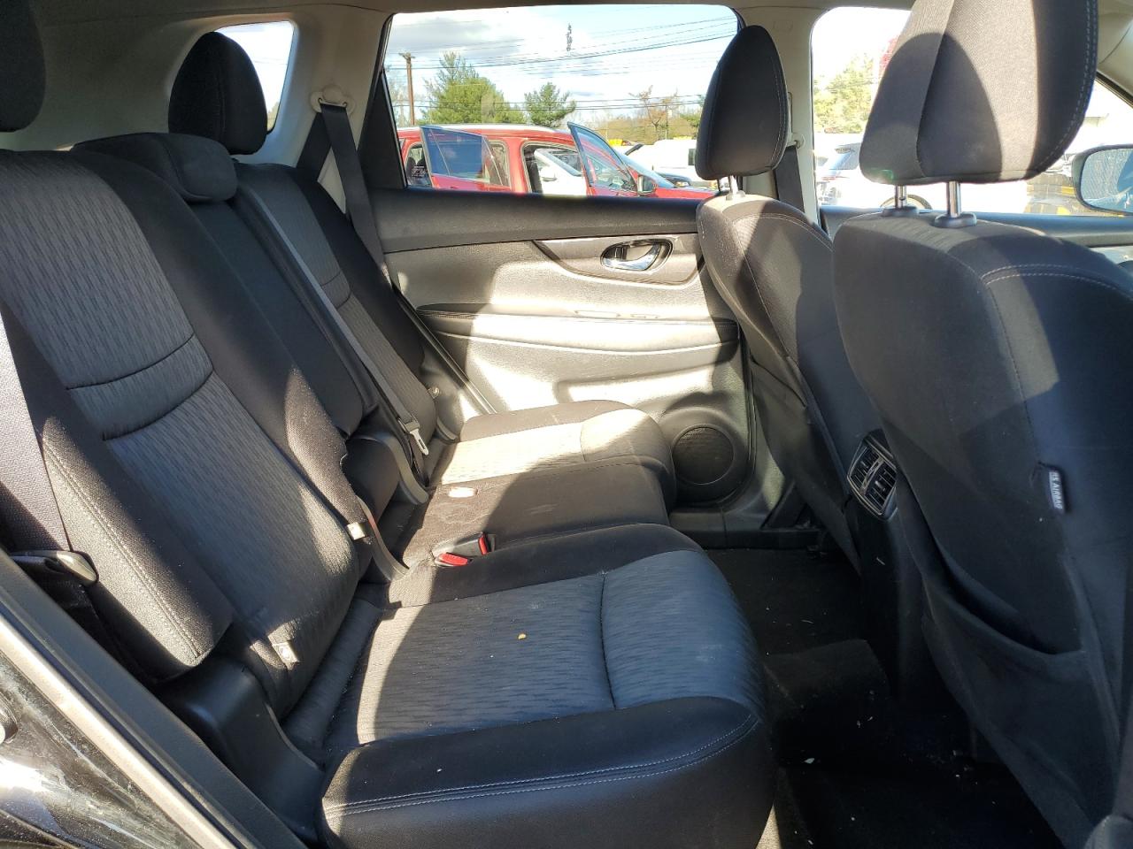 2018 Nissan Rogue - Image 11