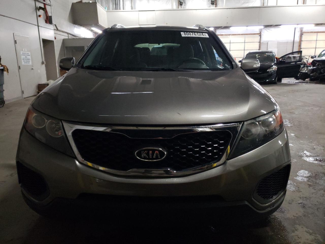 VIN 5XYKT4A29DG337709 2013 KIA SORENTO no.5