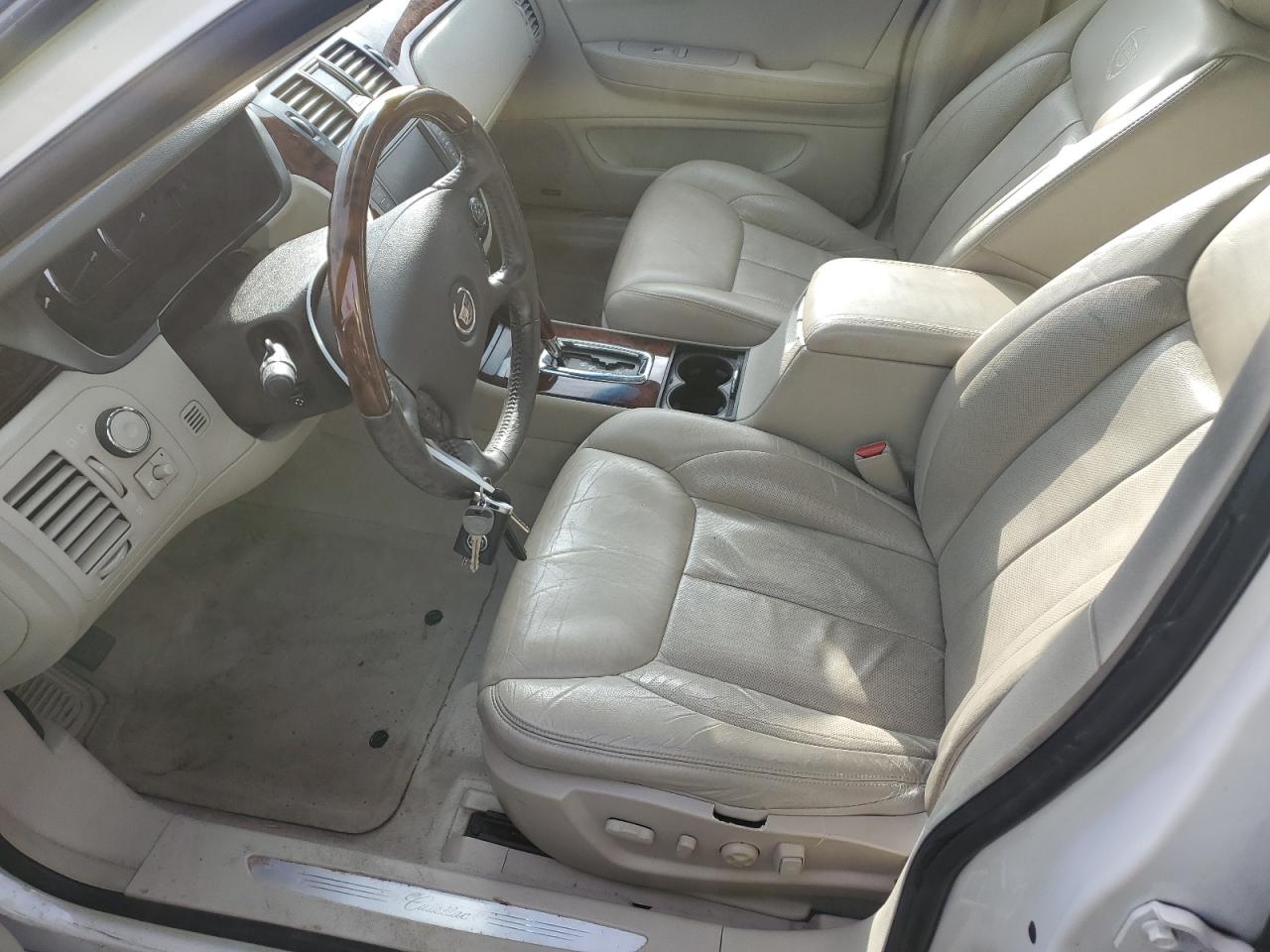 2010 Cadillac DTS - Image 7