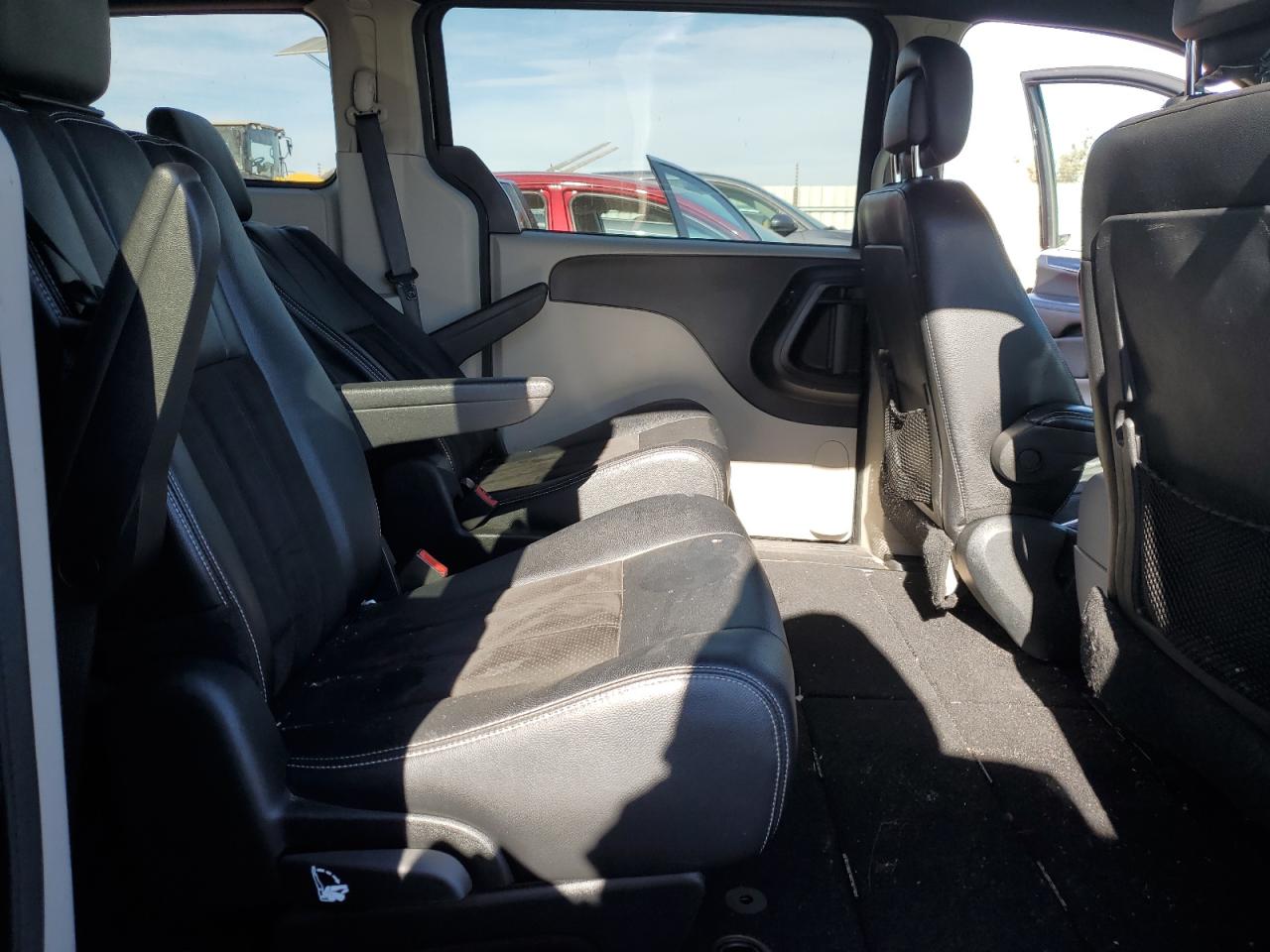 2019 Dodge Caravan - Image 11
