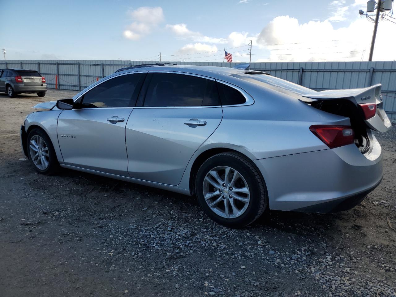 VIN 1G1ZD5ST4JF136185 2018 CHEVROLET MALIBU no.2