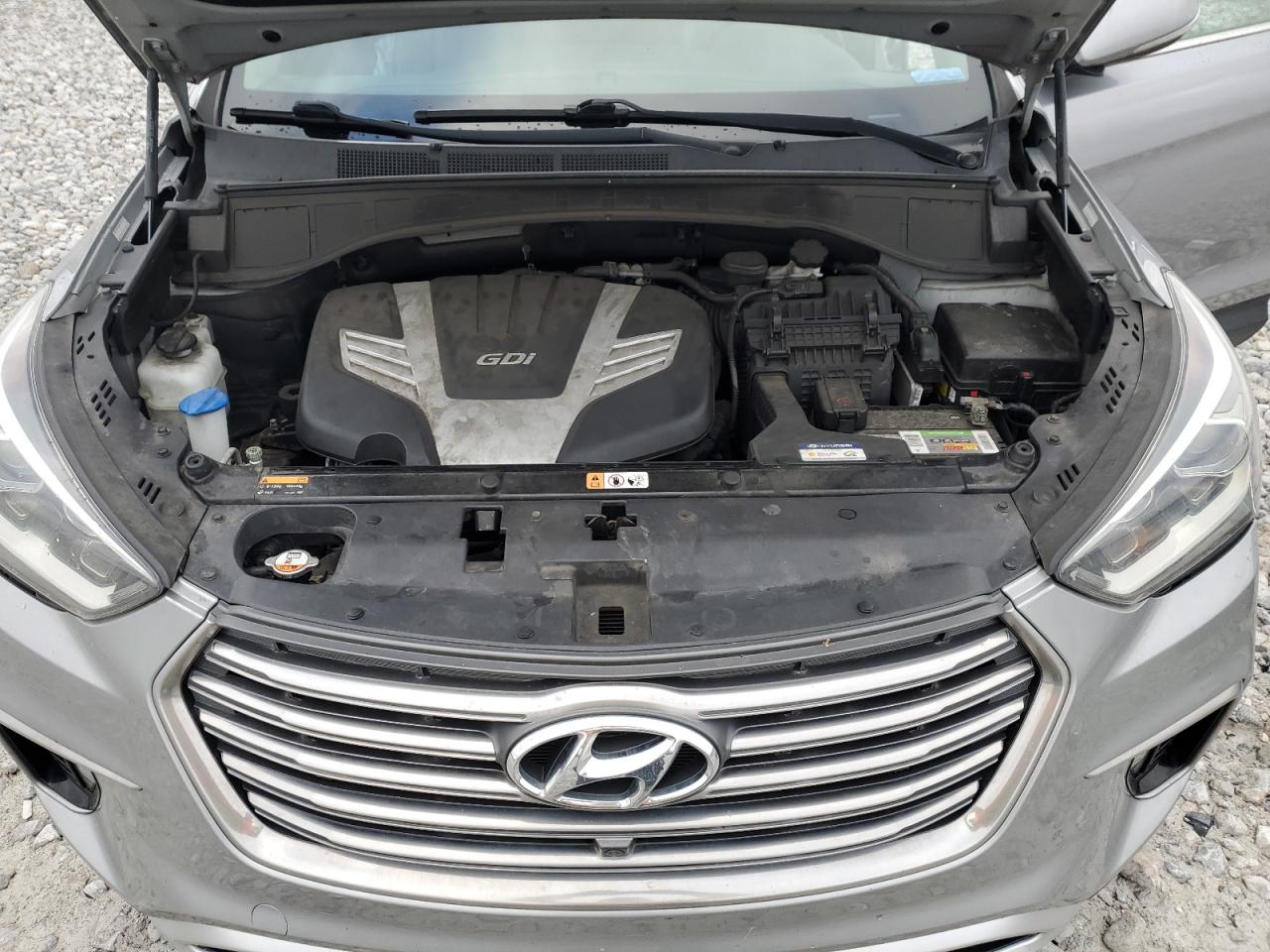2017 Hyundai Santa Fe - Image 14