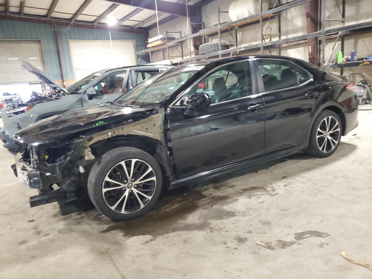 VIN 4T1B11HK5JU158891 2018 TOYOTA CAMRY no.1