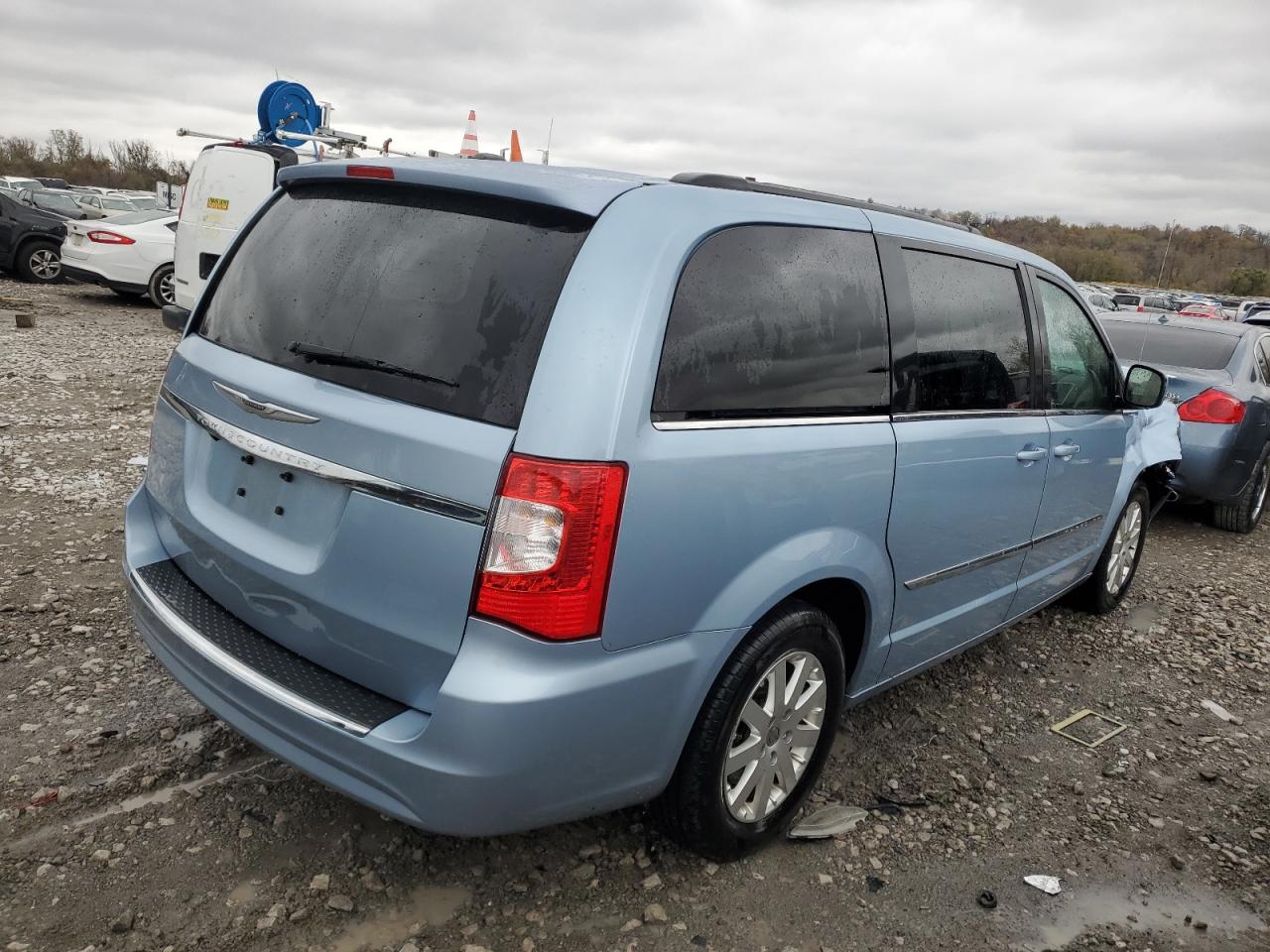 2013 Chrysler Town & Country - Image 3