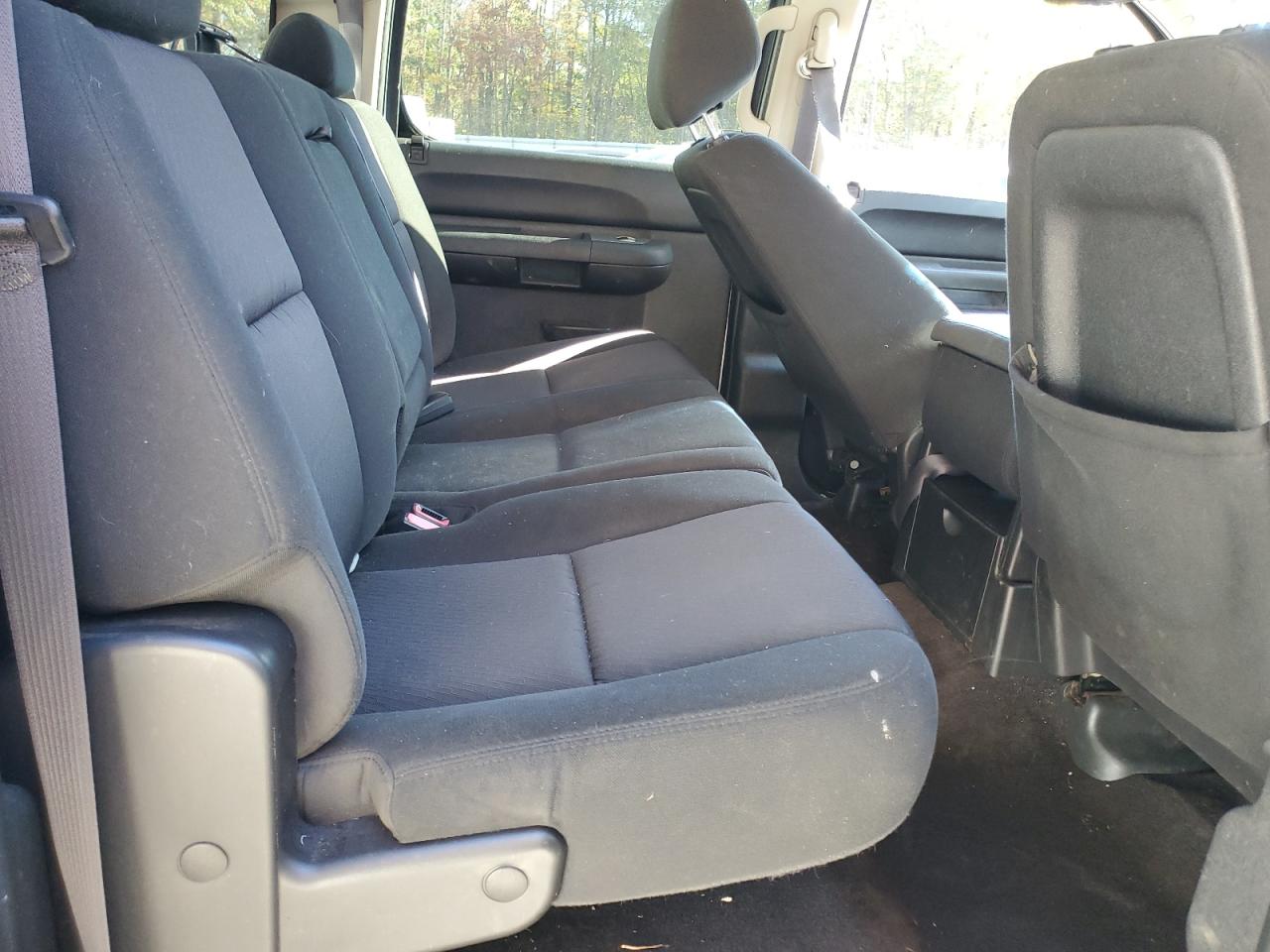 2011 Chevrolet Silverado - Image 10