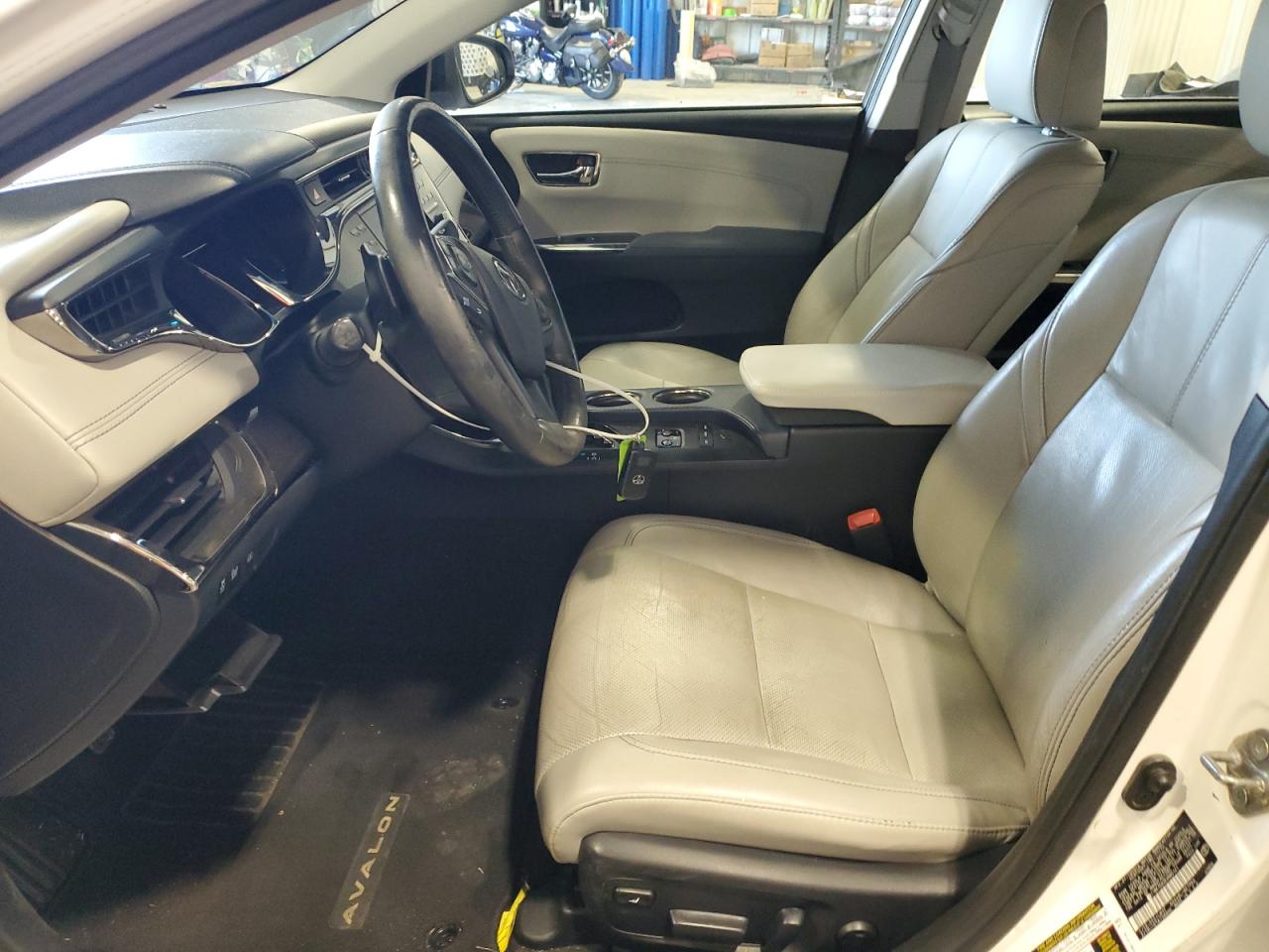 2014 Toyota Avalon - Image 7