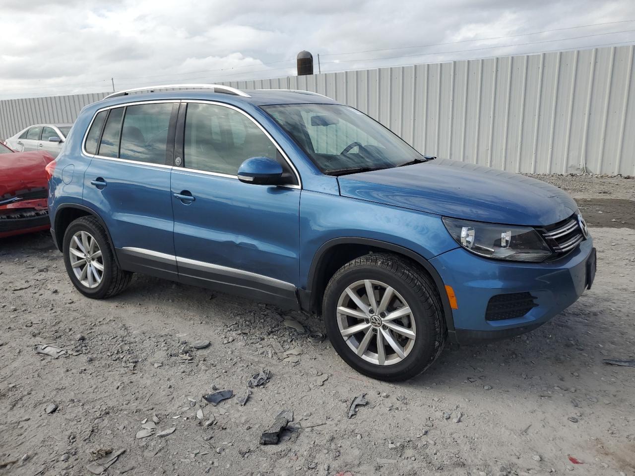2017 Volkswagen Tiguan - Image 4