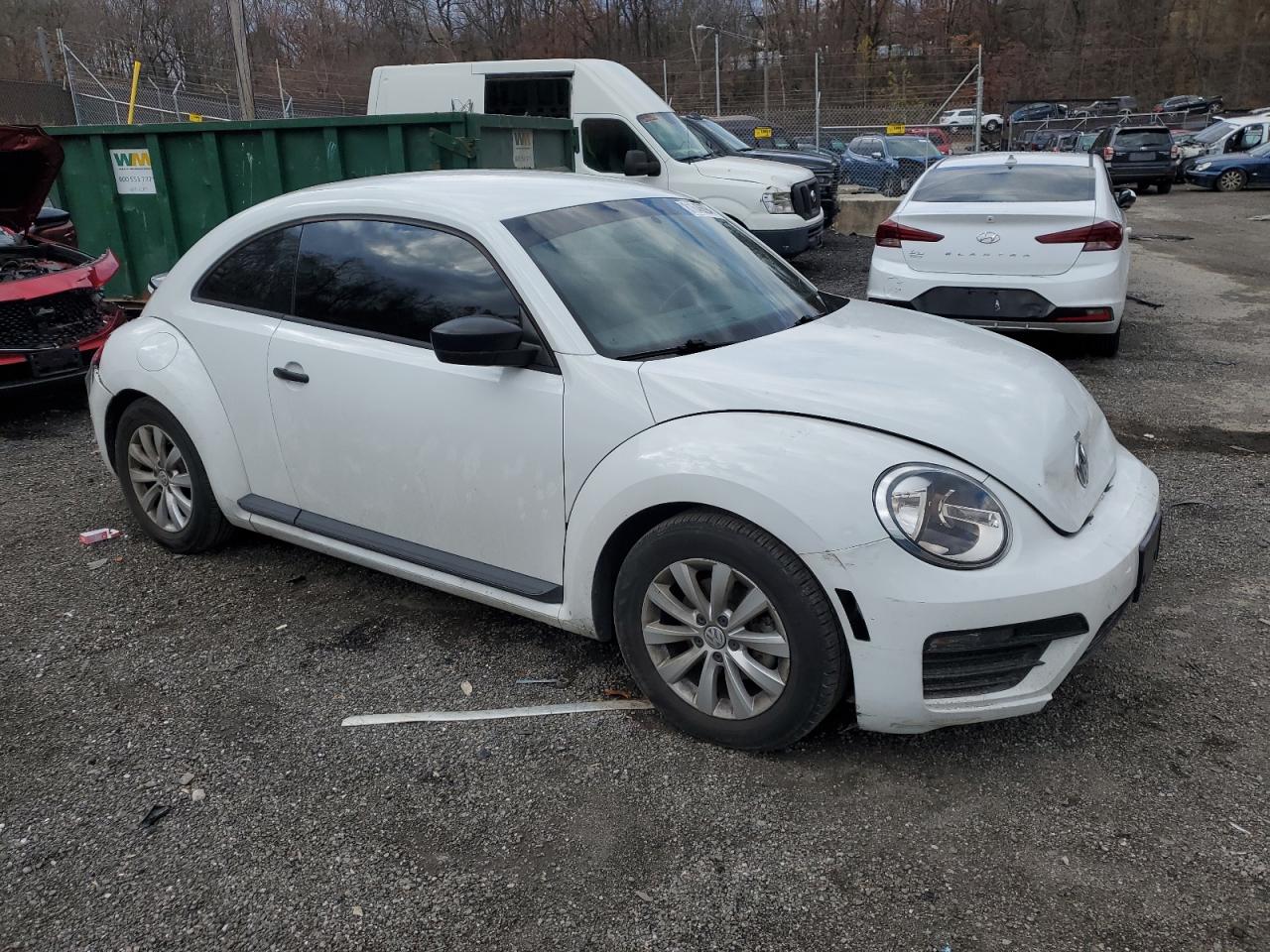 2018 Volkswagen Beetle - Image 4