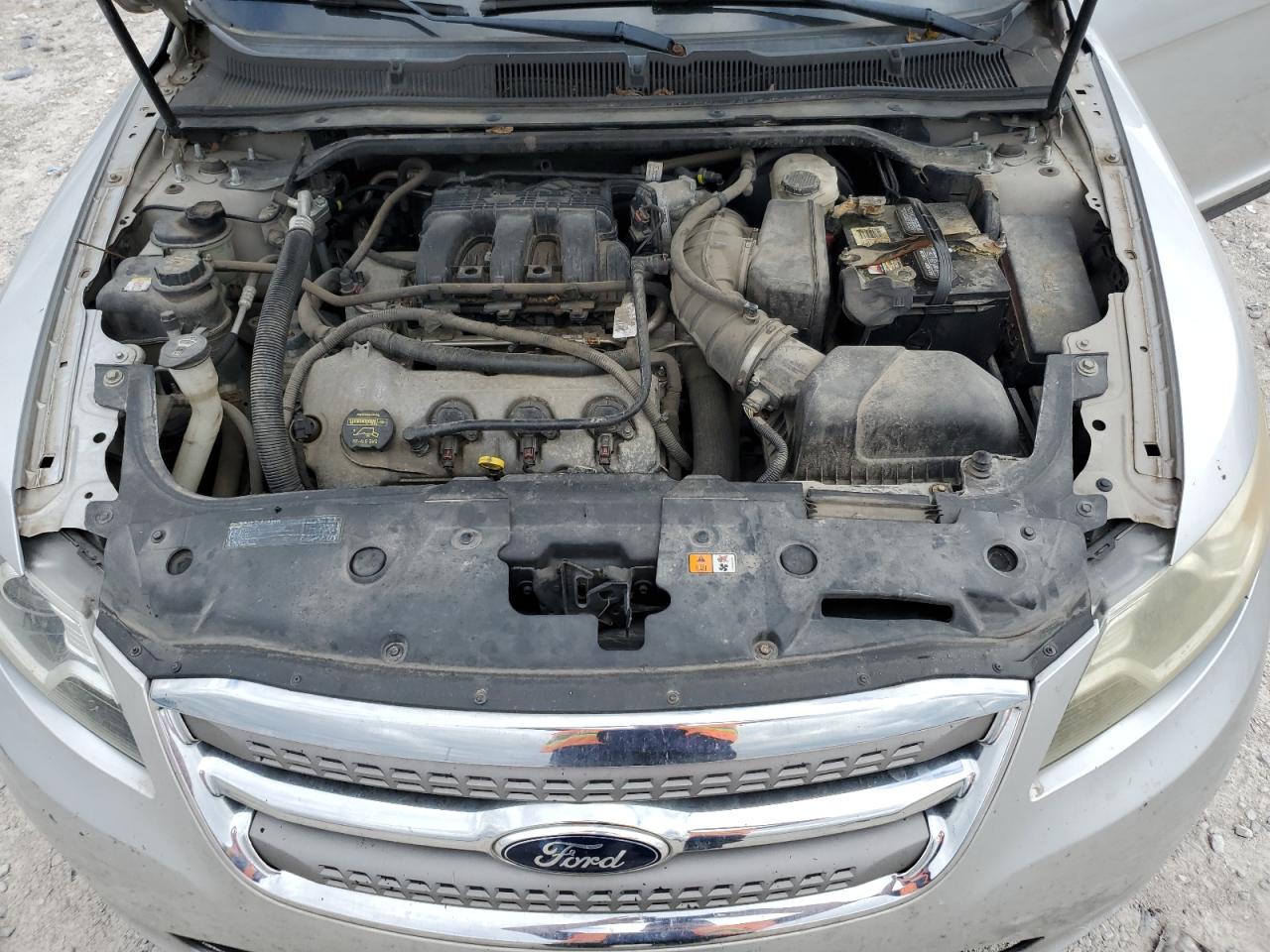 2011 Ford Taurus - Image 11