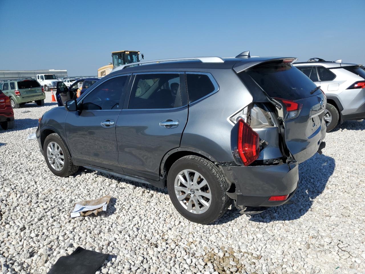 2017 Nissan Rogue - Image 2