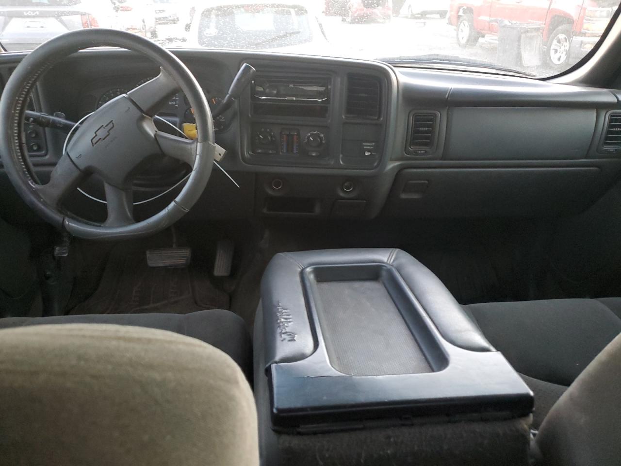 2004 Chevrolet Silverado - Image 8