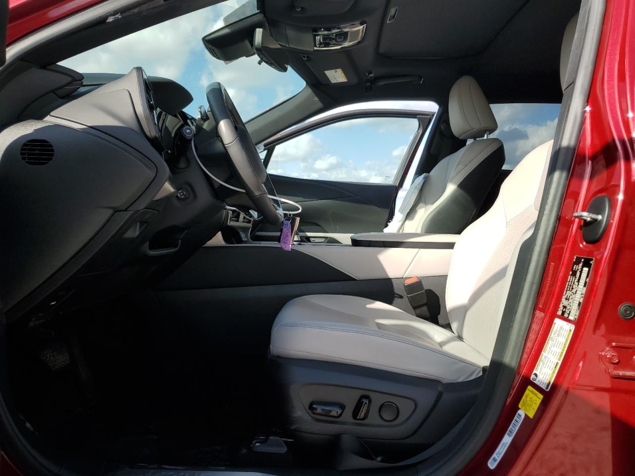 2023 Lexus RX - Image 7