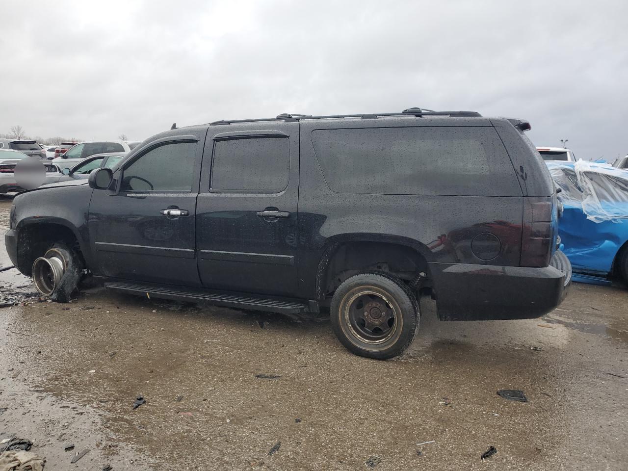 2007 Chevrolet Suburban - Image 2