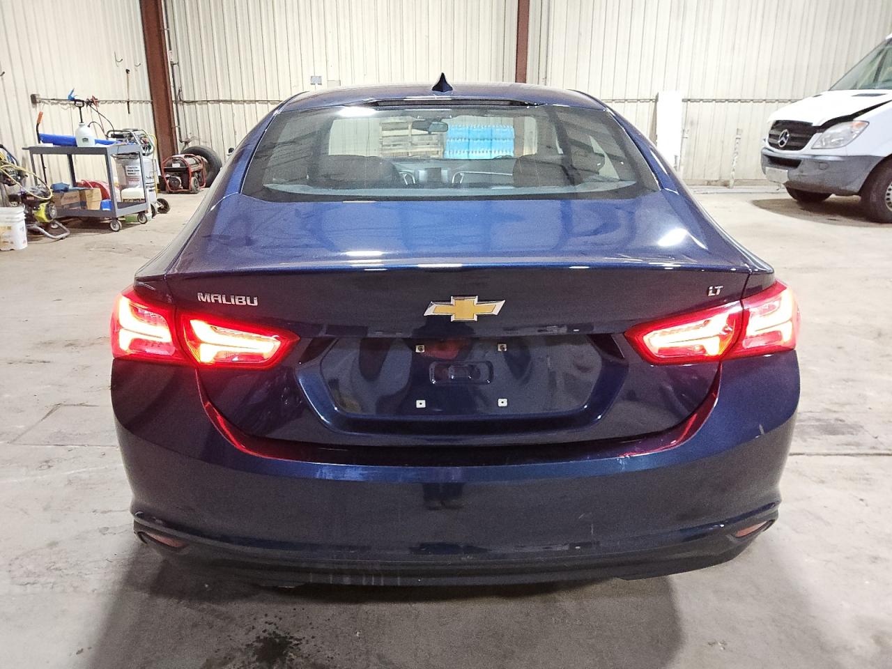 2022 Chevrolet Malibu - Image 6