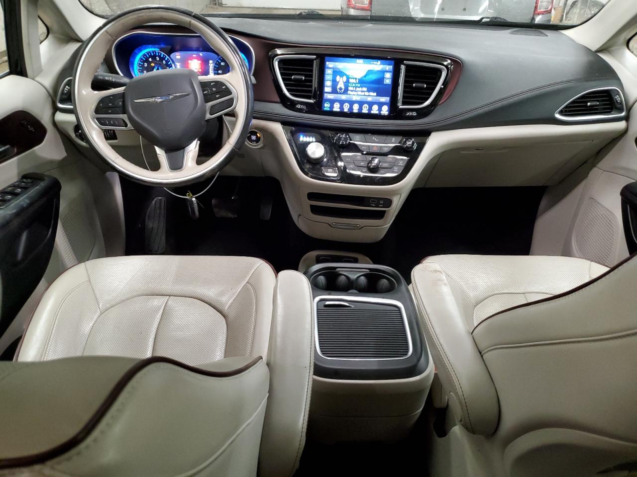 2020 Chrysler Pacifica - Image 8