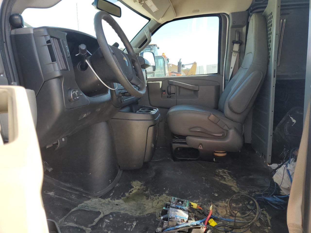2017 Chevrolet Express - Image 7