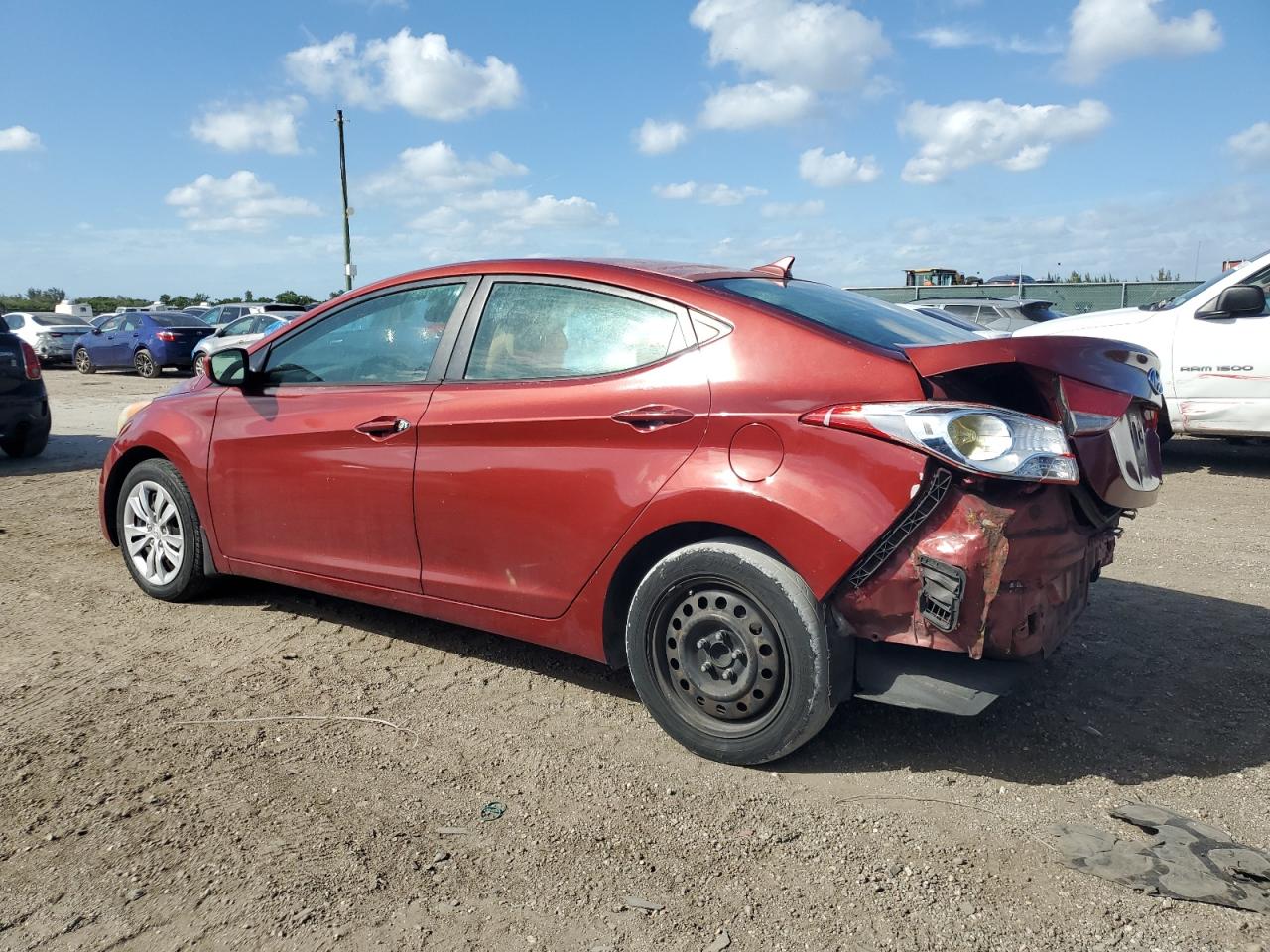 2013 Hyundai Elantra - Image 2