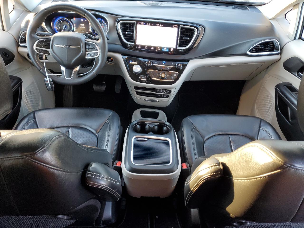 2022 Chrysler Pacifica - Image 8