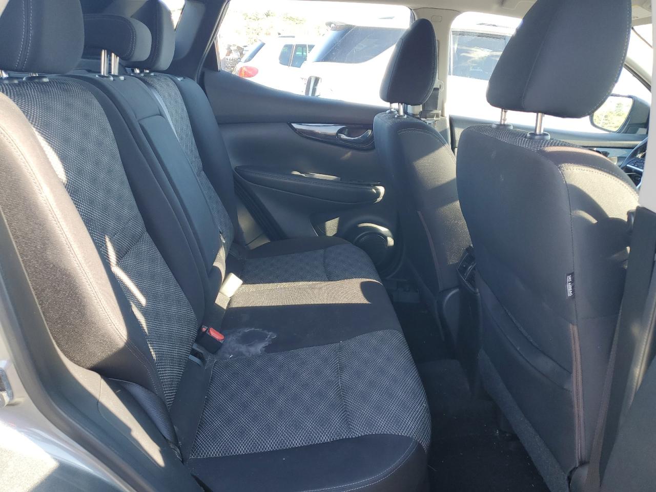 2018 Nissan Rogue - Image 11