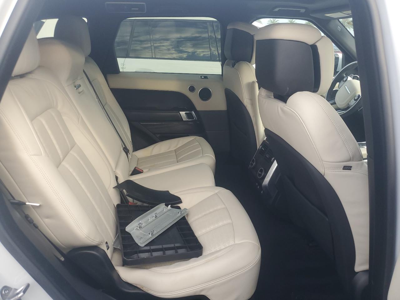 2022 Land Rover Range Rover - Image 11