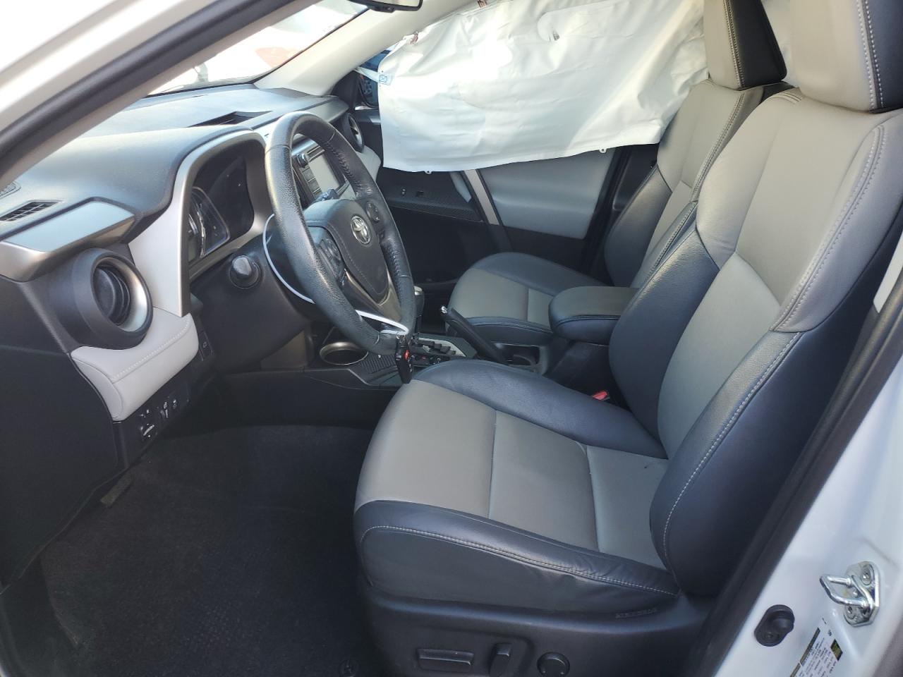 2015 Toyota RAV 4 - Image 7