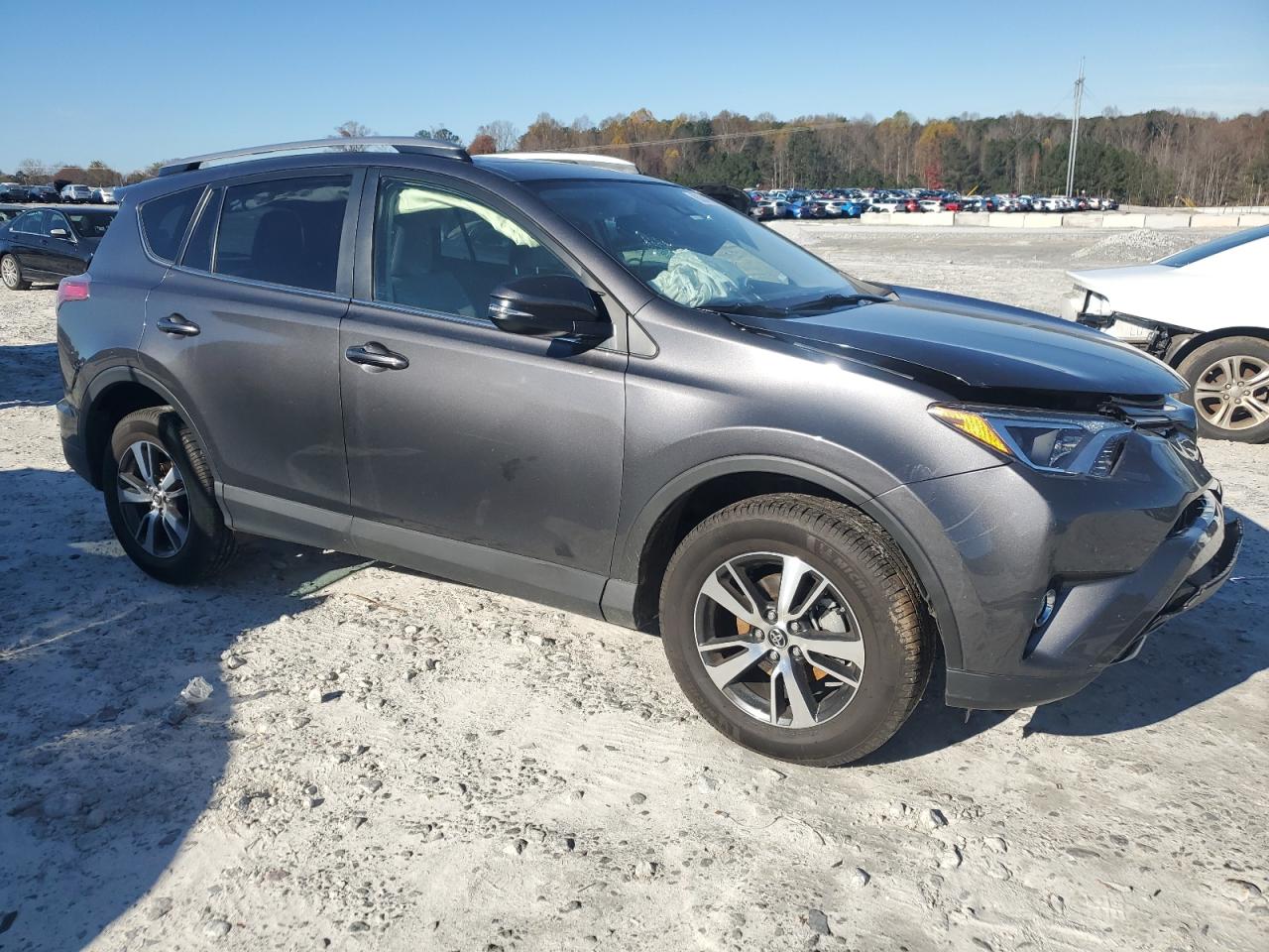 VIN JTMWFREV0HJ712936 2017 TOYOTA RAV4 no.4