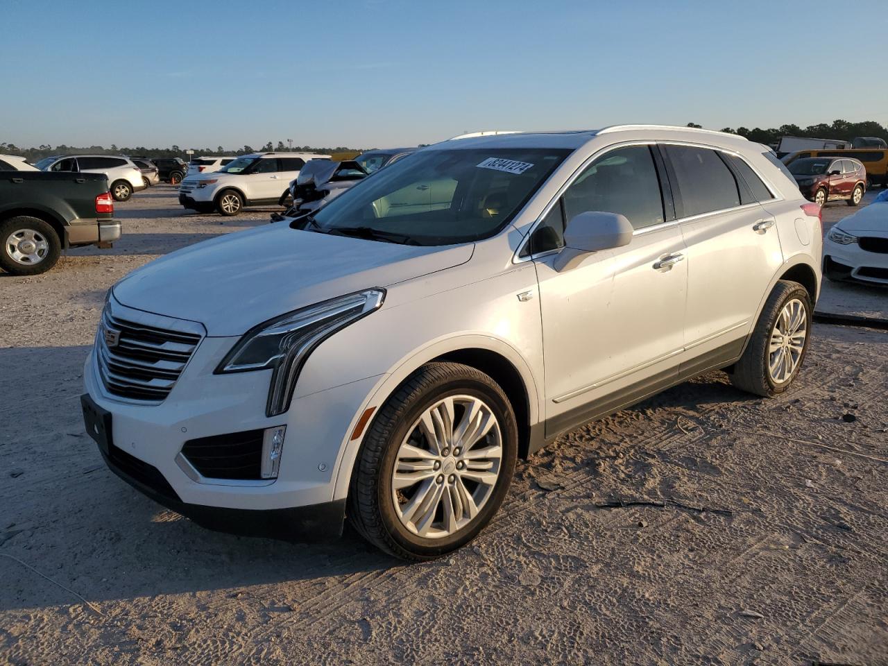 VIN 1GYKNERS7KZ198628 2019 CADILLAC XT5 no.1