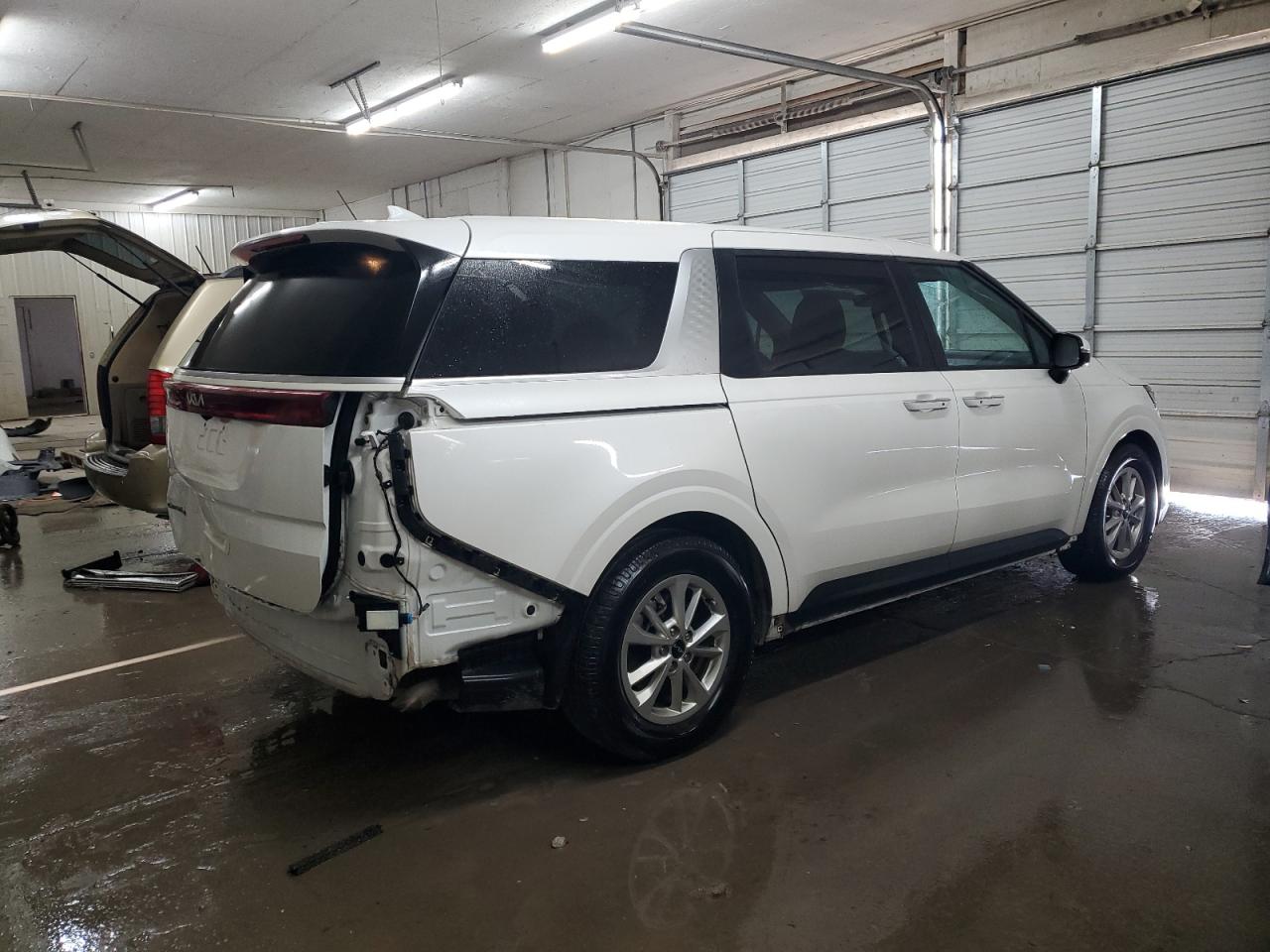 2022 Kia Carnival - Image 3