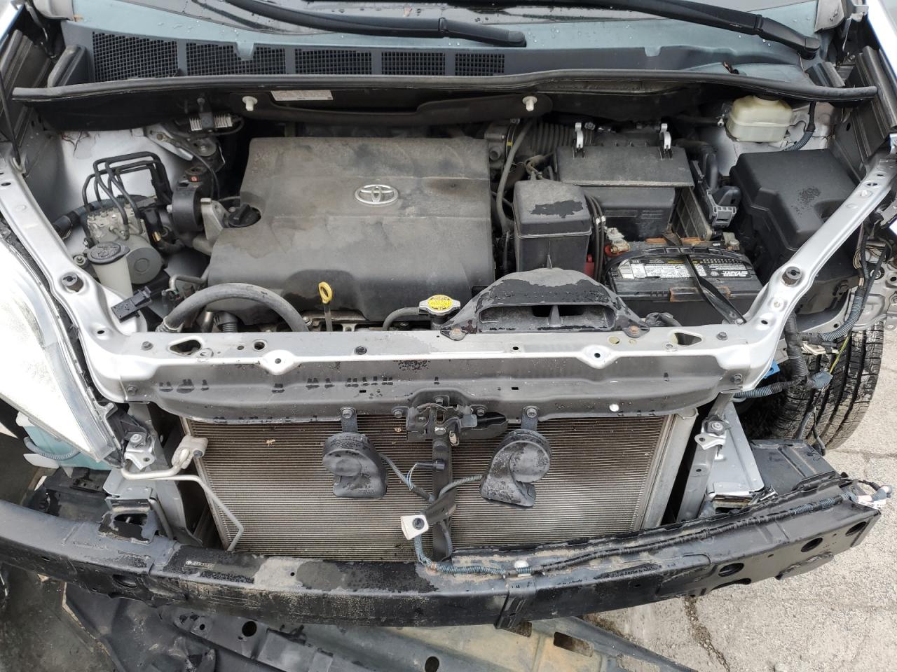 2015 Toyota Sienna - Image 12