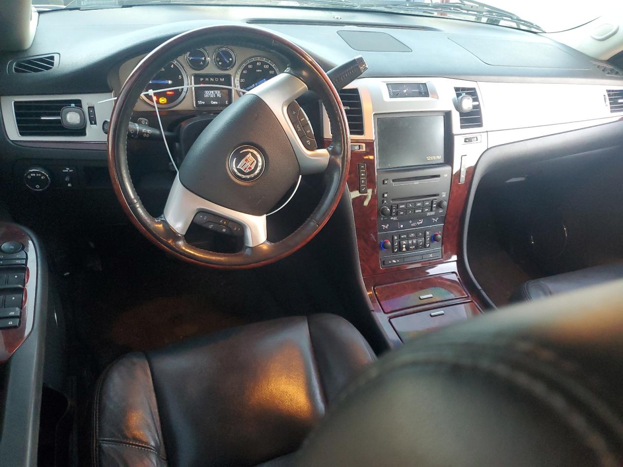 2009 Cadillac Escalade Luxury VIN: 1GYFK23229R241235 Lot: 45845155