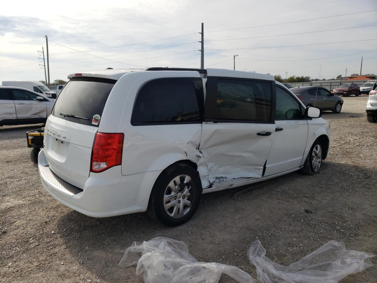 VIN 2C4RDGBG7KR781820 2019 DODGE CARAVAN no.3