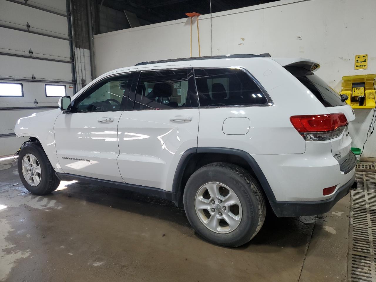 2016 Jeep Grand Cherokee - Image 2