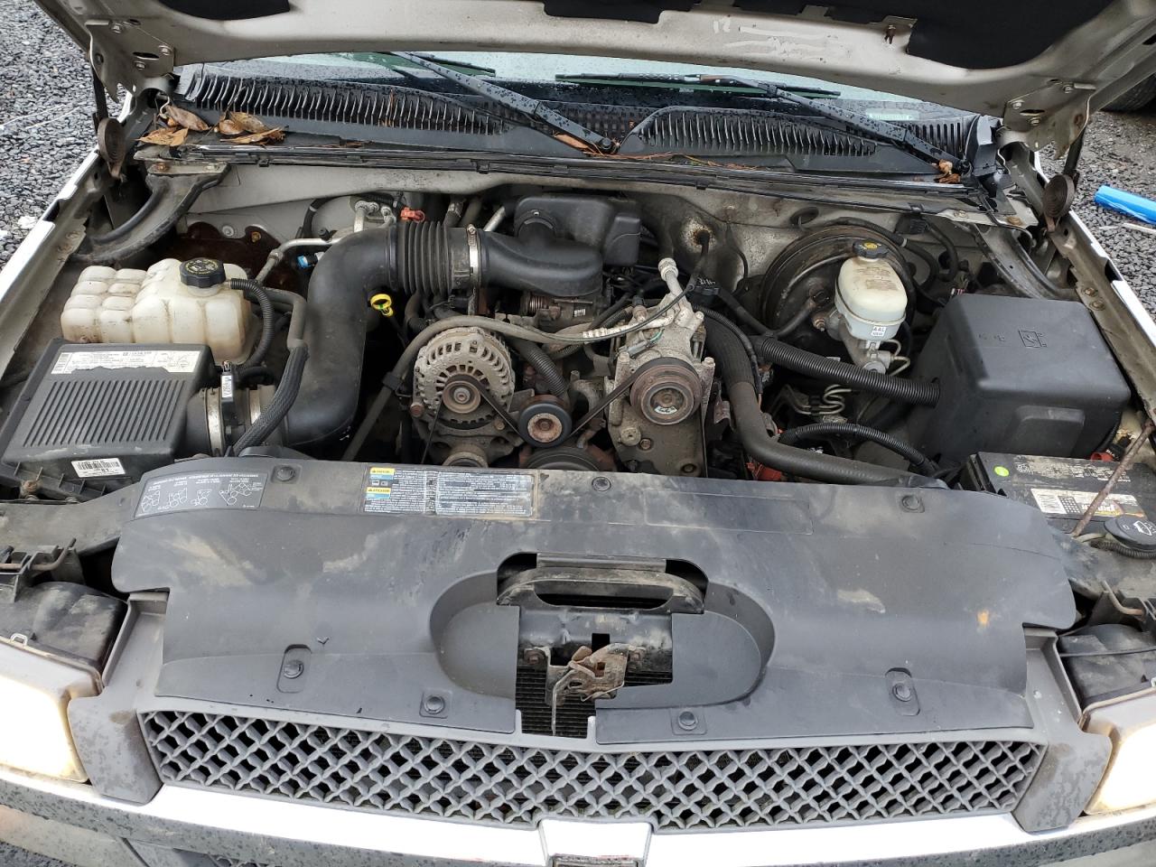 2005 Chevrolet Silverado - Image 11