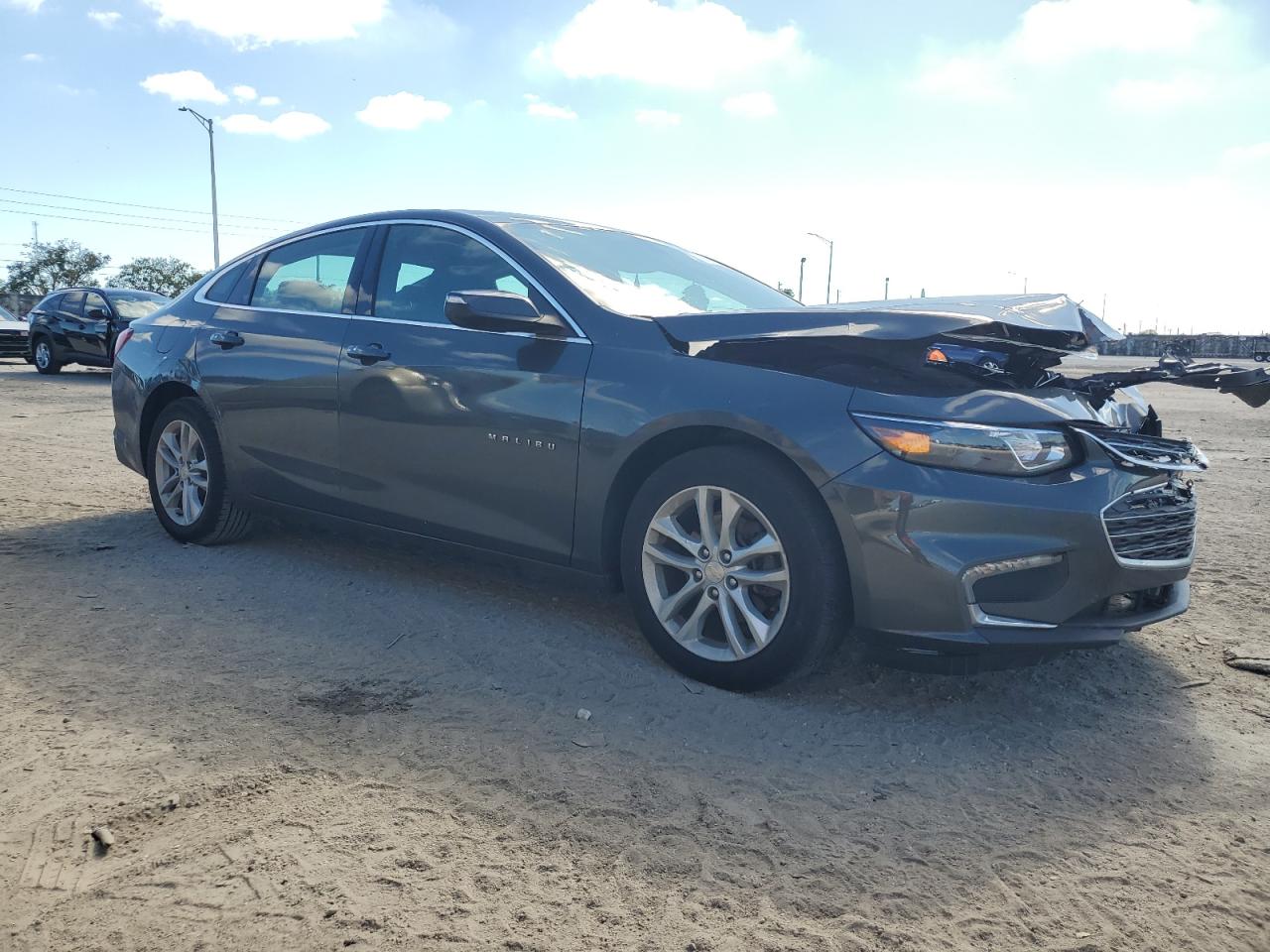 VIN 1G1ZD5STXJF236128 2018 CHEVROLET MALIBU no.4