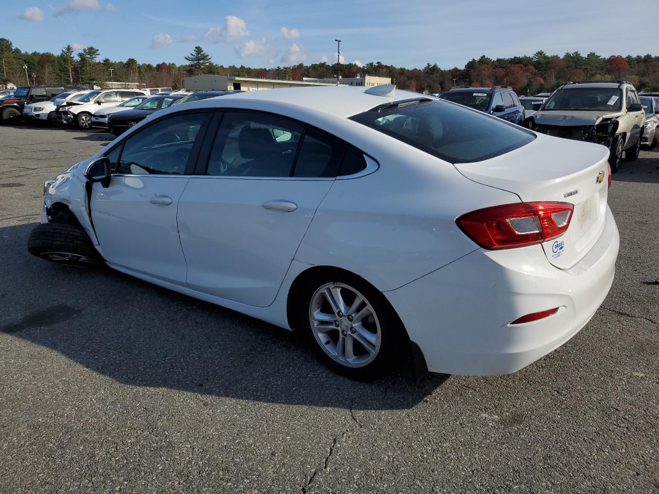 2018 Chevrolet Cruze - Image 2