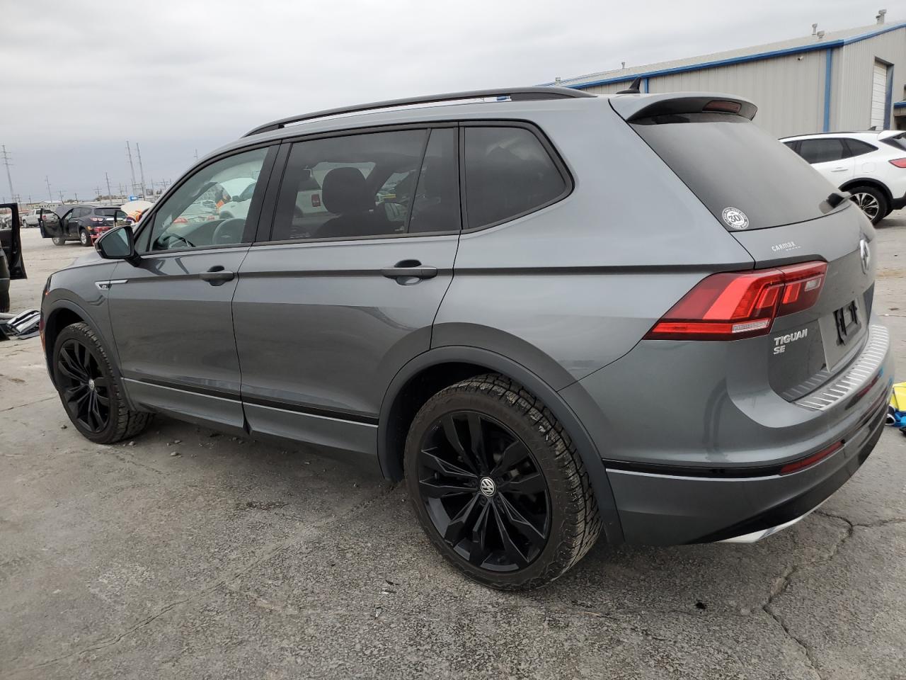 2021 Volkswagen Tiguan - Image 2