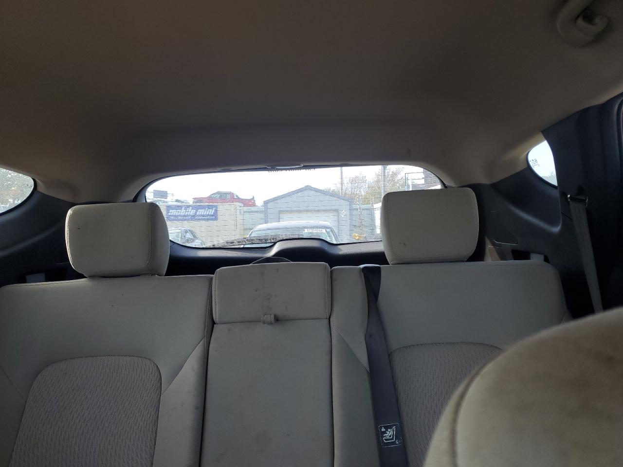 2014 Hyundai Santa Fe - Image 10