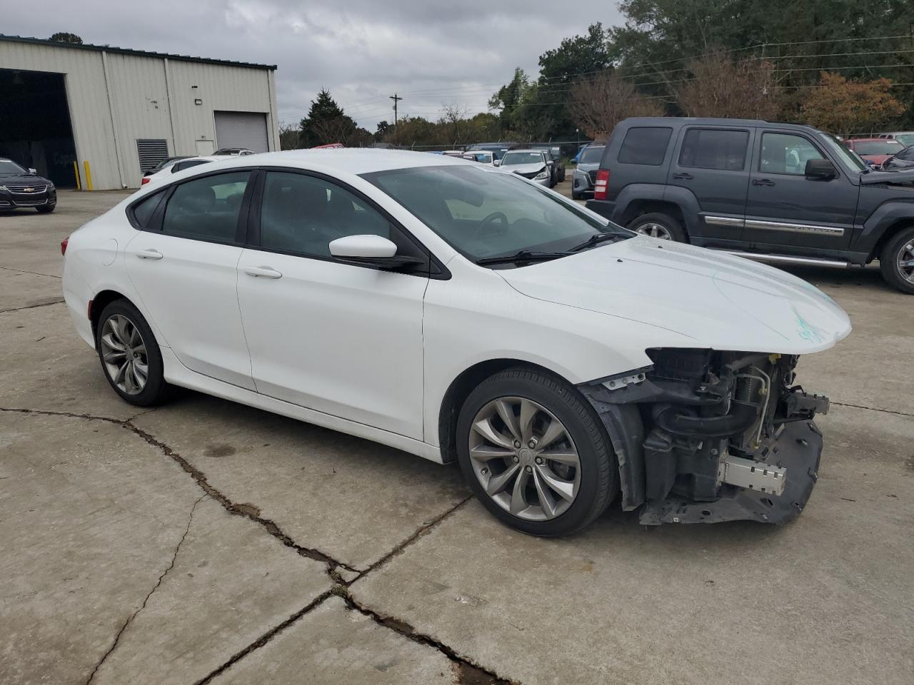 2016 Chrysler 200 - Image 4