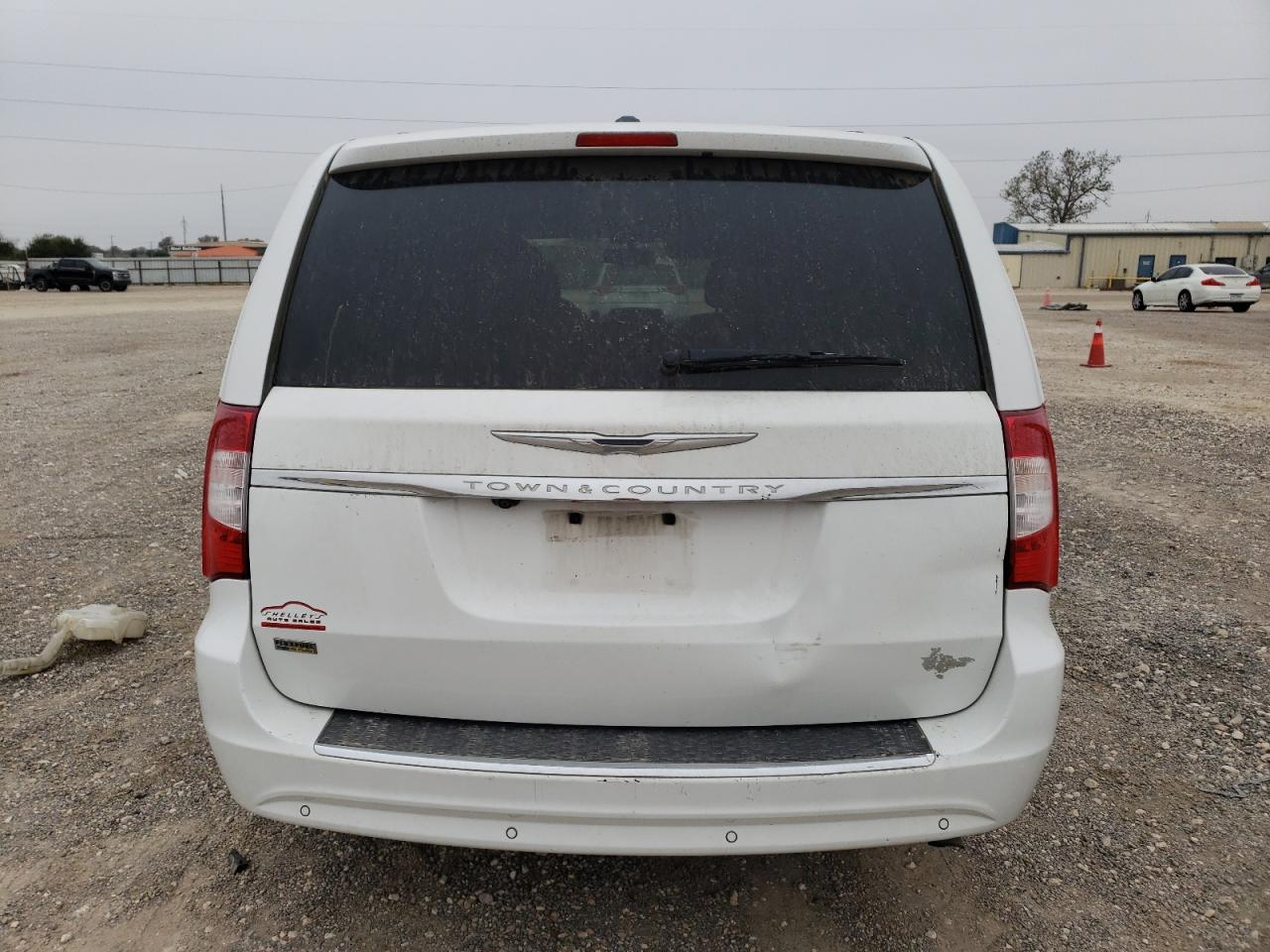 2015 Chrysler Town & Country - Image 6