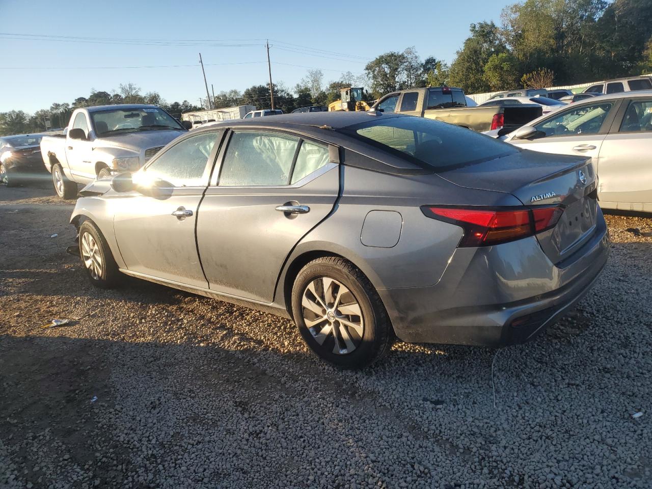 2020 Nissan Altima - Image 2