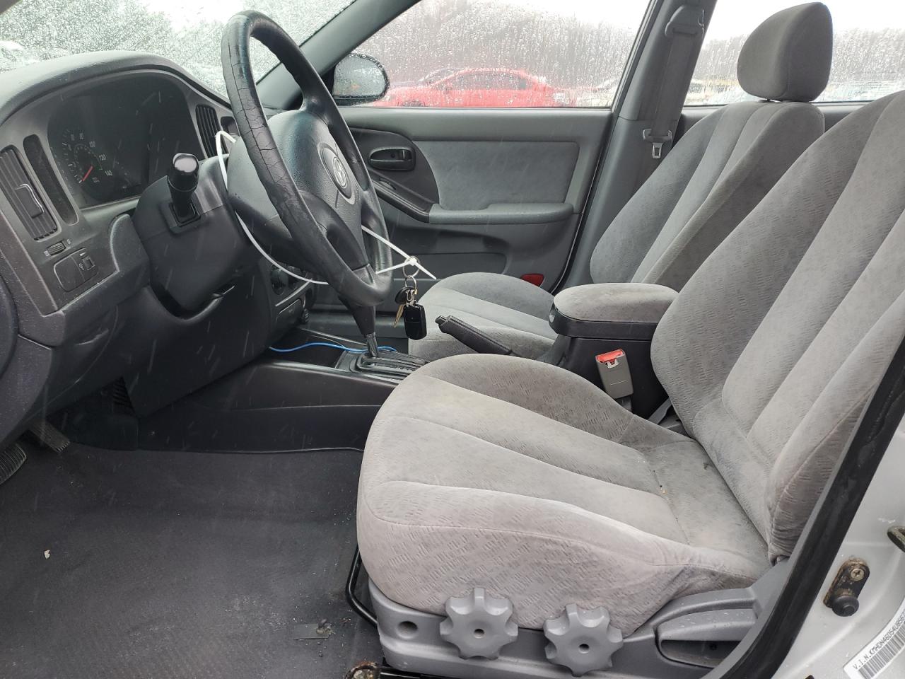 2004 Hyundai Elantra - Image 7