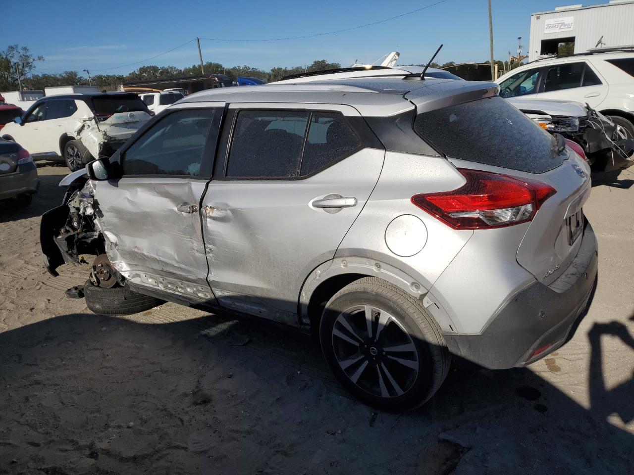 2020 Nissan Kicks - Image 2