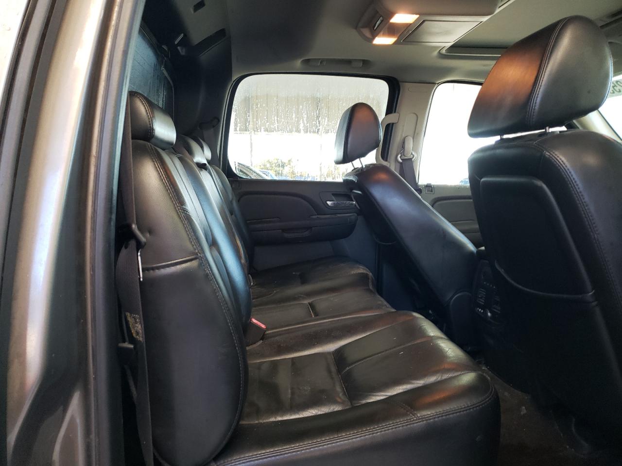 2007 Chevrolet Avalanche - Image 10